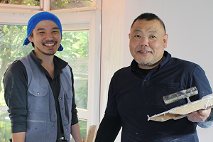 笑顔で現場に立つ社員たち